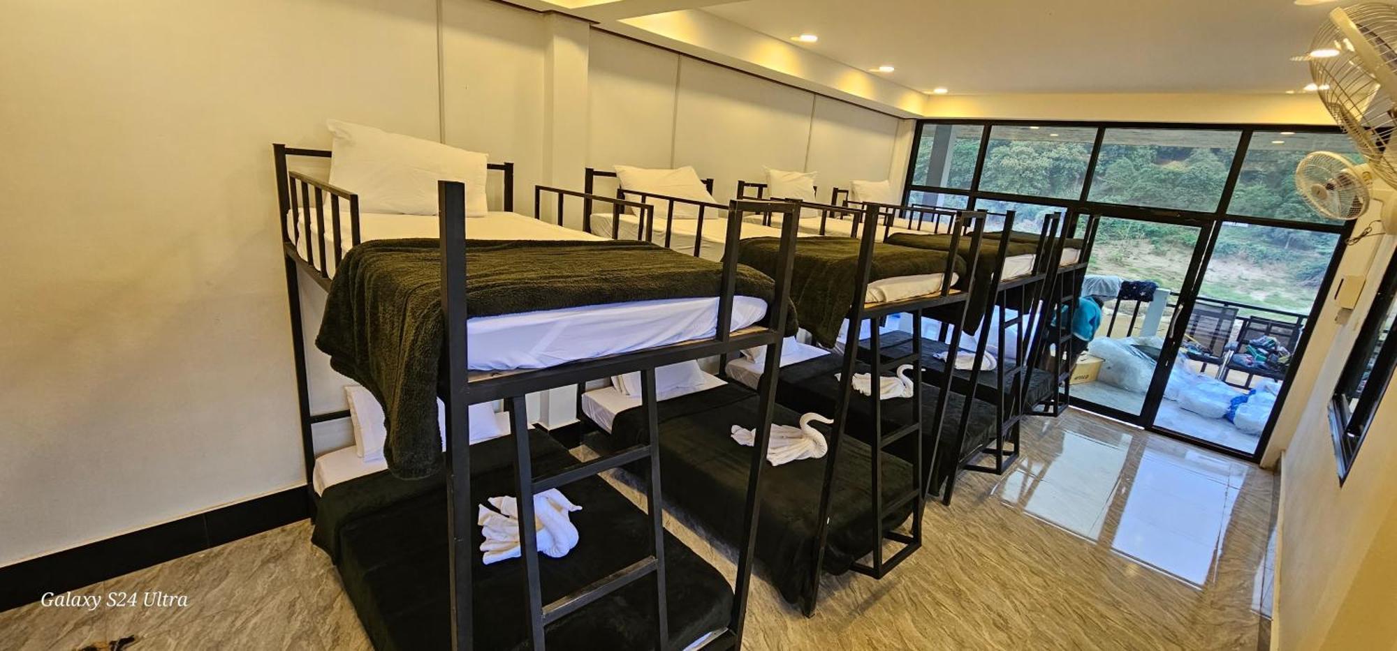 Inn Riverside Hostel Pb Пакбенг Экстерьер фото