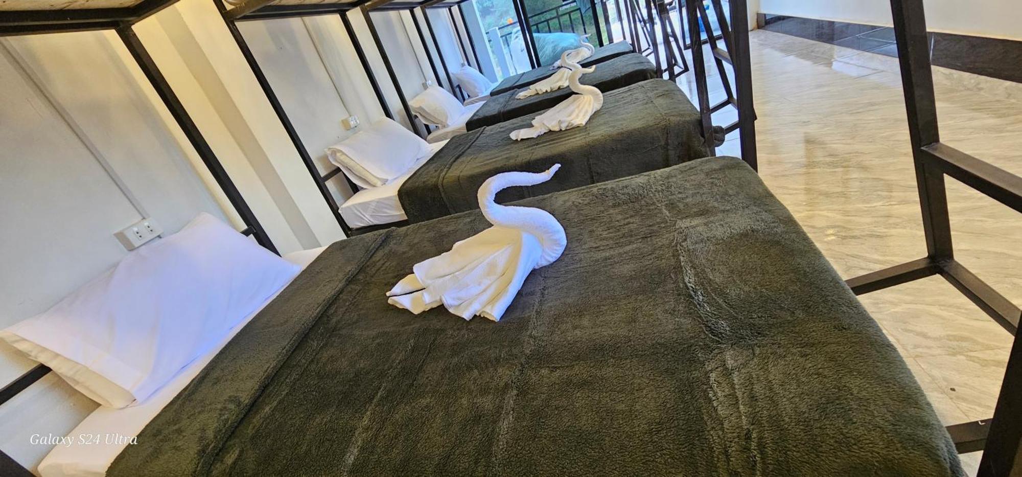 Inn Riverside Hostel Pb Пакбенг Экстерьер фото
