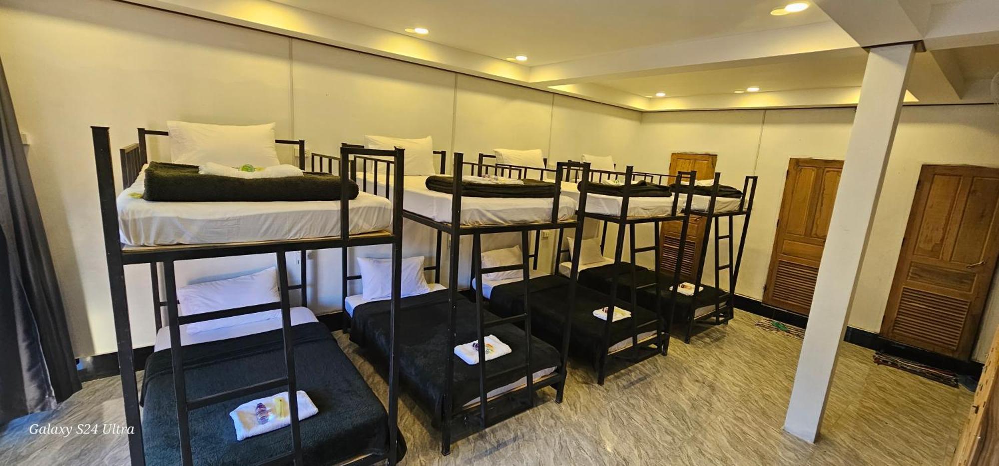 Inn Riverside Hostel Pb Пакбенг Экстерьер фото